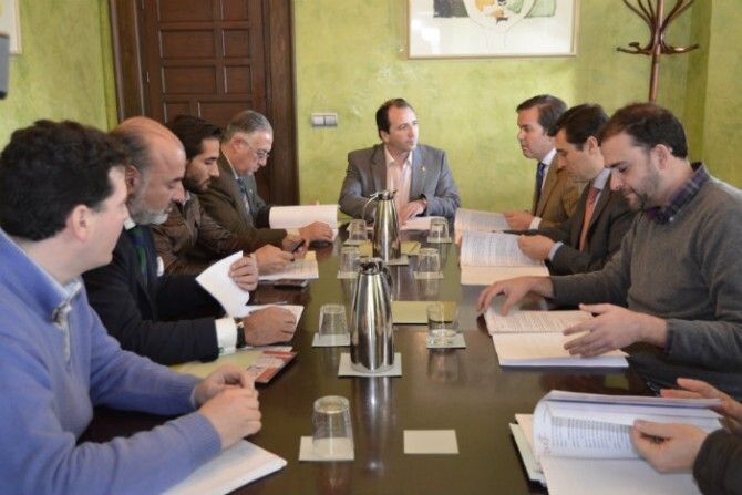 El Ayuntamiento de Almonte trata con delegados de la Agencia Tributaria las exenciones fiscales del Rocío Jubilar