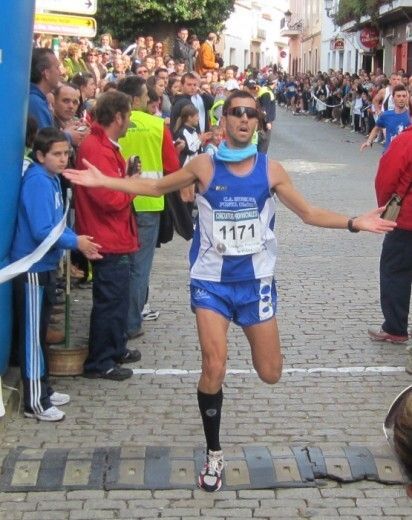 Alba López, campeona de Andalucía de 800 en pista cubierta