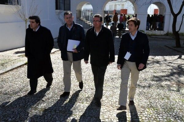 El PP apuesta por los 'políticos de pueblo' en su defensa del municipalismo