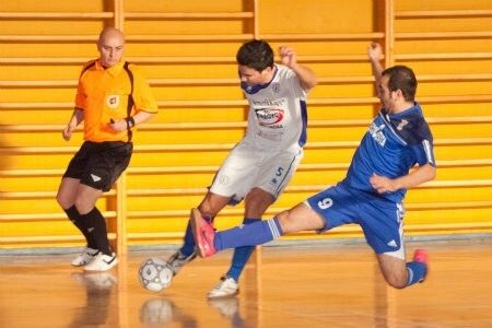 El Smurfit Kappa le perdona la vida al UA Ceutí (0-2)
