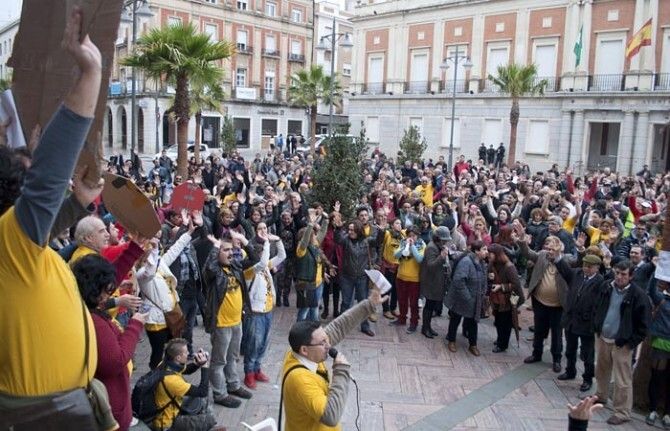 Medio millar de onubenses clama por el derecho a la vivienda