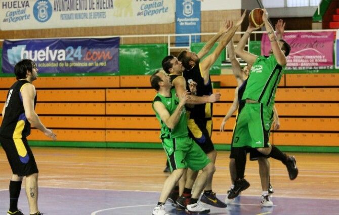 Contundente victoria del Enrique Benítez sobre Ayamonte (89-46)