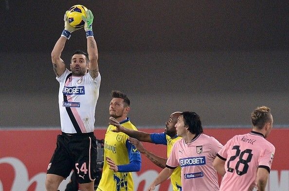 Sorrentino, un portero sobrio que ayudó a la permanencia albiazul y ahora la busca con el Palermo