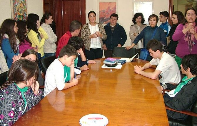 Alumnos de siete centros visitan la Concejalía de Igualdad en el Día de la Mujer