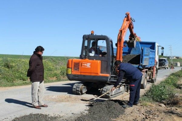 El Ayuntamiento de Bollullos invierte 45.000 euros en la reparación de caminos