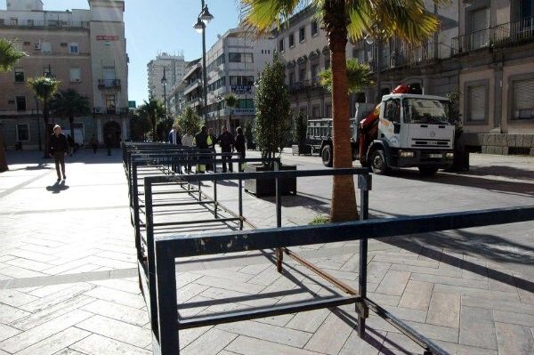 El Consejo de Hermandades y Cofradías comienza la instalación de los palcos de Semana Santa