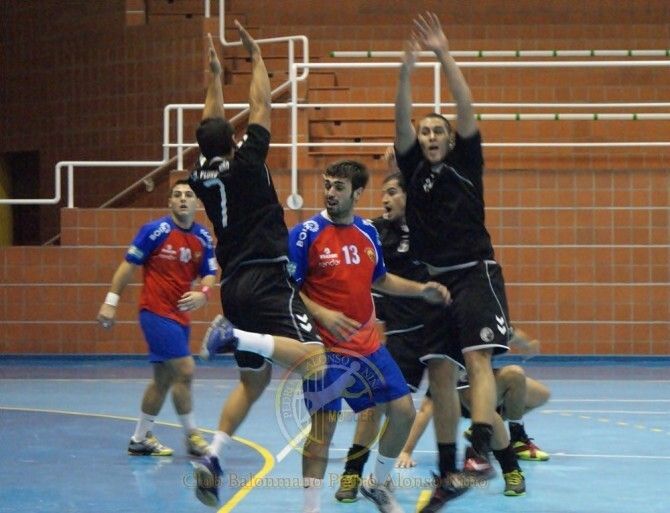 El PAN Moguer exprime sus fuerzas para firmar una gesta en Elche (26-28)