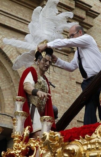 Tres Caídas levanta Huelva a su paso