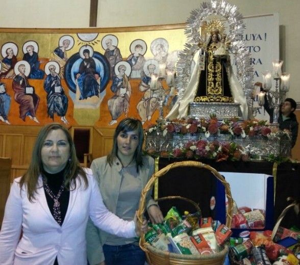Ofrenda de alimentos a la Virgen del Carmen de Isla Cristina