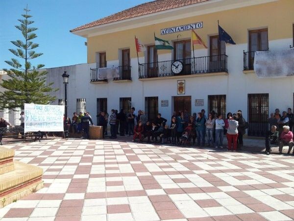 Vecinos de Tharsis rechazan la contratación irregular de un edil del PSOE en una obra del PFEA