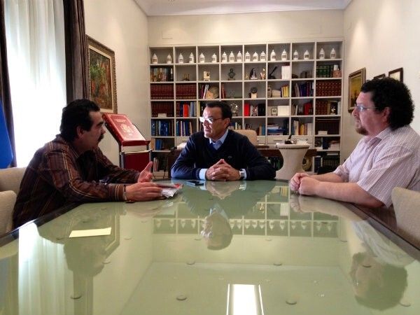 Caraballo muestra su apoyo a los trabajadores de los hoteles Oasis y se ofrece a mediar ante la cadena Astur