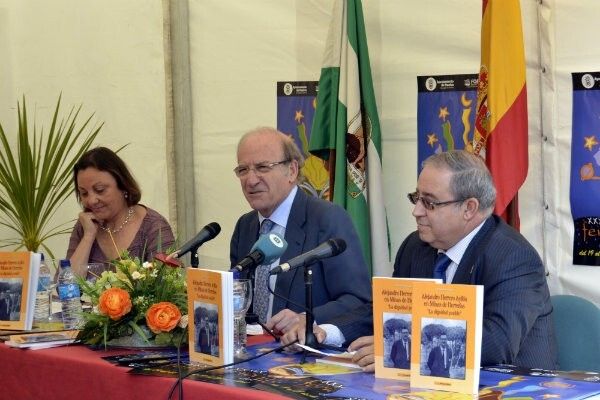 Lola Lazo acerca al lector la barriada social del poblado minero Las Herrerías en Puebla de Guzmán