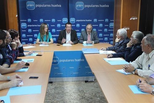 El PP dice a los chiringuitos que la nueva ley de Costas 'protege al medio ambiente y les da seguridad'