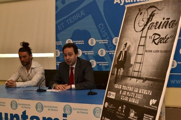 El cantaor onubense Fariña presenta este miércoles en el Gran Teatro su primer disco, 'Roete'