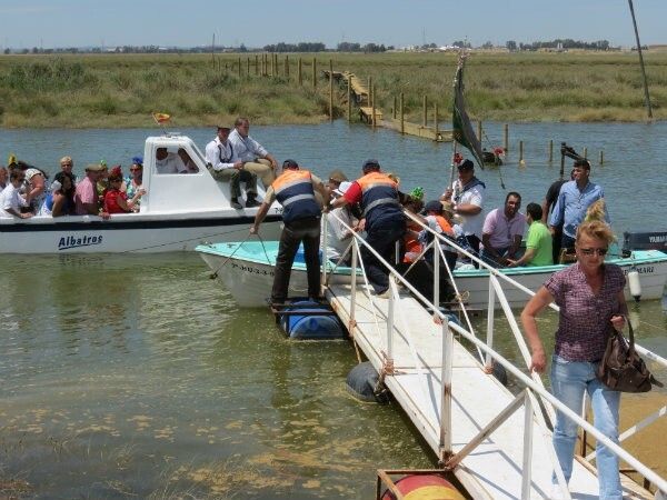 La llegada de Punta Umbría marca el comienzo de la Romería de Montemayor de Moguer