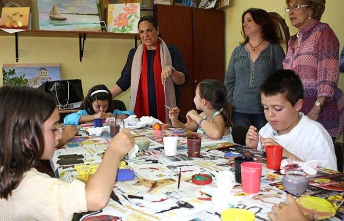 Escolares aprenden a ocupar su tiempo libre de forma saludable en las Aulas Creativas municipales