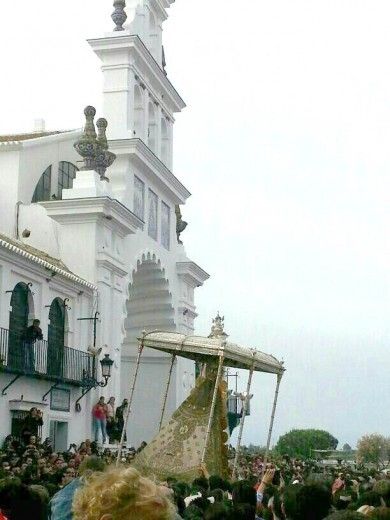 La Virgen del Rocío enjoya una nueva estampa