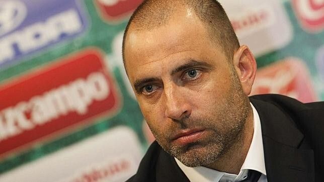 El Córdoba ratifica a Esnáider como técnico para la temporada 2013/14