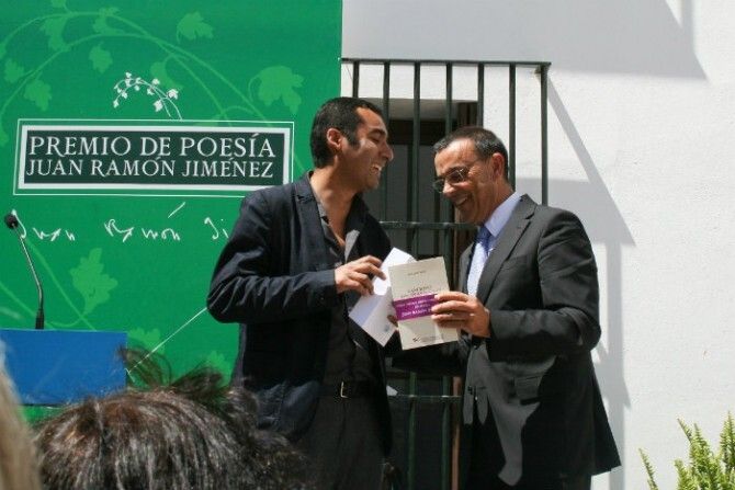 Mario Guillermo Contreras recibe el Premio Juan Ramón Jiménez con ‘Canciones para animales ciegos’