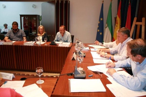 La falta de consenso entre el equipo de Gobierno y oposición marca el pleno del Ayuntamiento de Cartaya