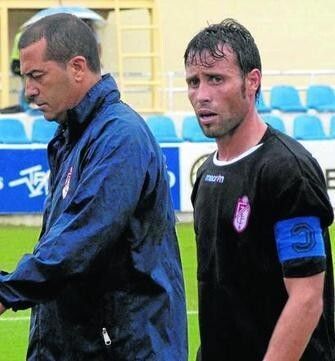 Javi García, un futbolista todo pundonor que ahora ayuda a Alcaraz en el banquillo del Granada