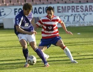 Javi García, un futbolista todo pundonor que ahora ayuda a Alcaraz en el banquillo del Granada