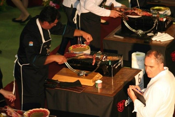 Un vecino de Corteconcepción, el mejor cortador de jamón