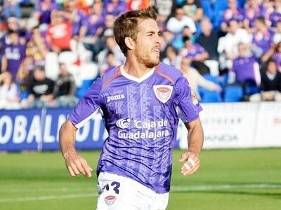 Suenan los nombres de Álvaro Antón y Jorge Larena para reforzar las bandas
