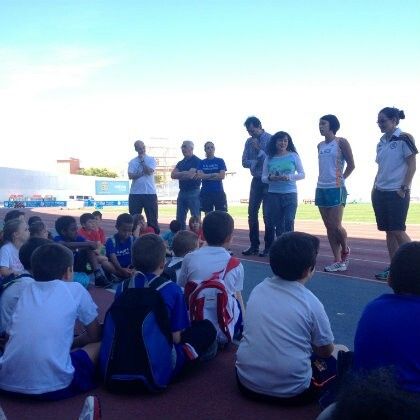 Isabel Macías y Alba López promocionan el atletismo