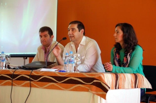 Jabugo muestra a los jóvenes las opciones de financiación y asesoramiento para el empleo