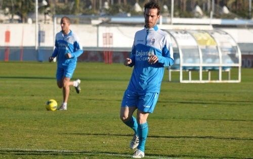 Fernando Vega renueva por una temporada más otra opcional