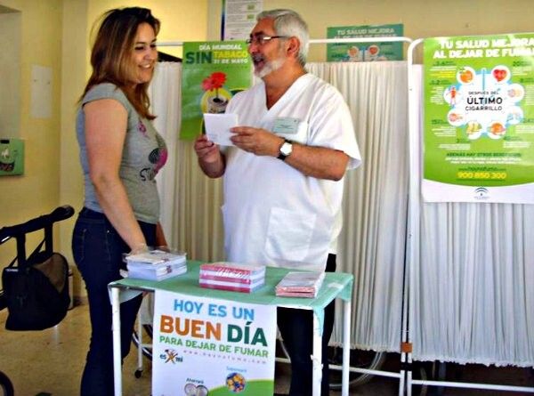 Centros de salud del Distrito Condado-Campiña organizan actividades contra el tabaco para concienciar a la población