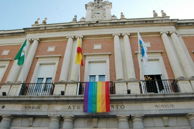 La bandera del arcoiris ondeará este viernes en el Ayuntamiento