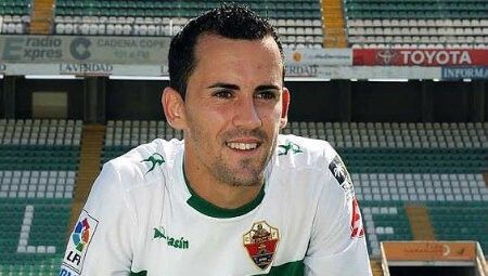 El delantero del Elche Linares, séptimo fichaje albiazul