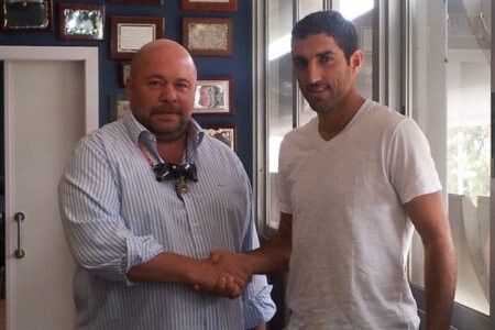 Menosse ya ha estampado su firma con el Decano