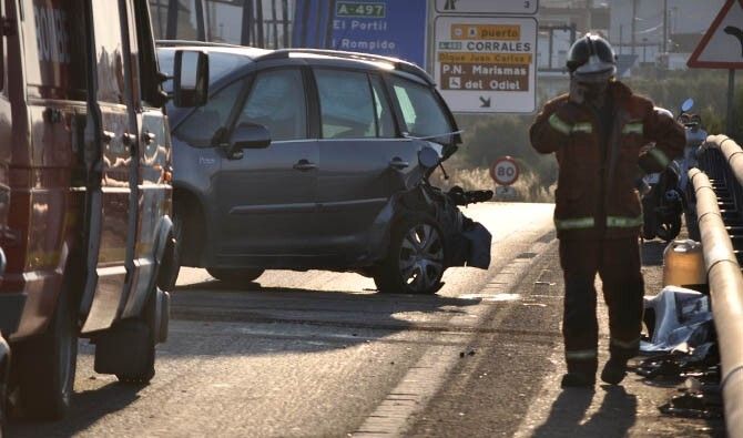 Un accidente en el Puente del Odiel causa importantes retenciones