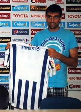El Lugo hace oficial el fichaje de Ernesto
