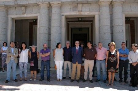 Un minuto de silencio en solidaridad por las víctimas del accidente de Santiago de Compostela