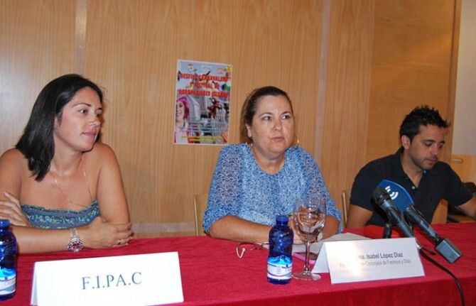Isla Cristina se vuelve a colocar este sábado el disfraz para su Carnaval de Verano