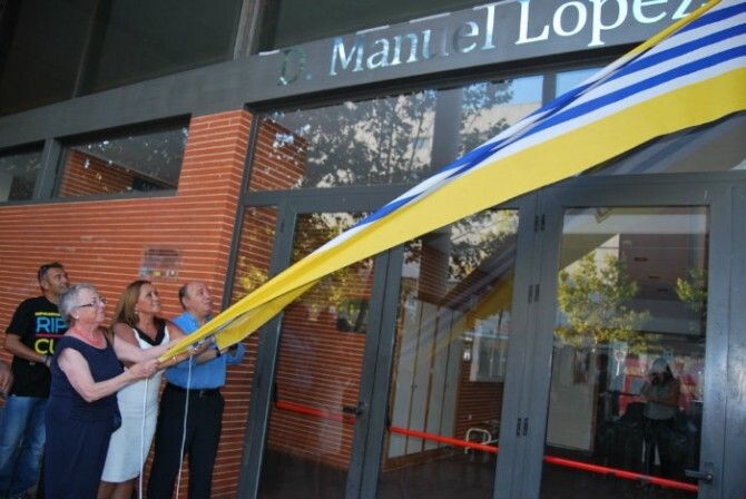El profesor Manuel López Soler da nombre al Pabellón Municipal de Deportes de Isla Cristina