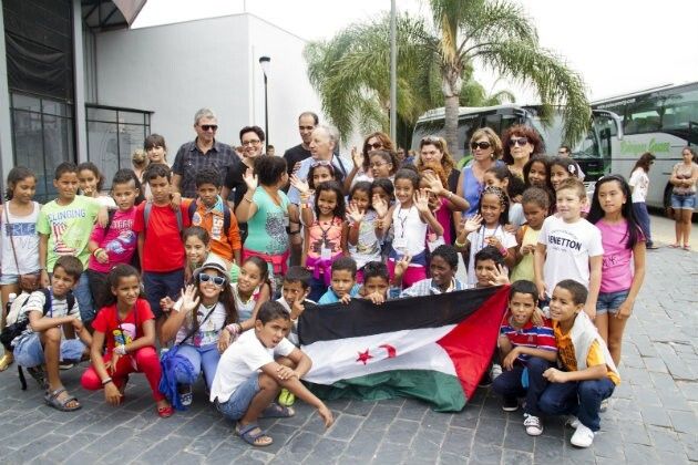 Los niños saharauis se despiden de sus familias de acogida tras disfrutar de sus 'Vacaciones en Paz'