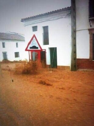 La lluvia deja varias incidencias en la Sierra como anegaciones de viviendas en Cala y en la carretera N-433