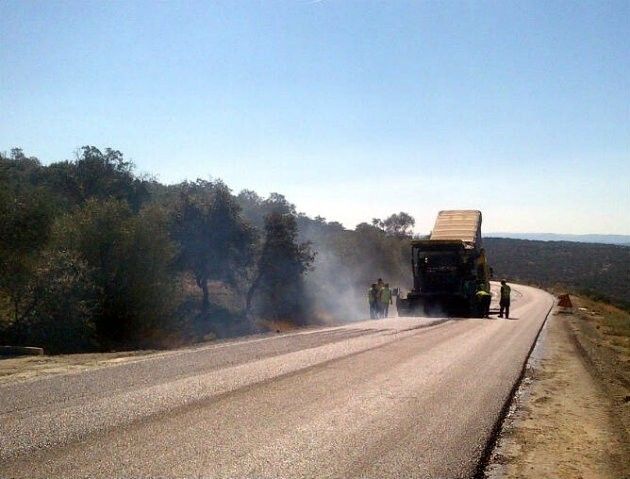La Junta concluye los trabajos de aglomerado en la carretera de Encinasola y elimina el desvío alternativo