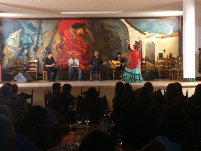 El baile de Mercedes de Córdoba seduce a los aficionados