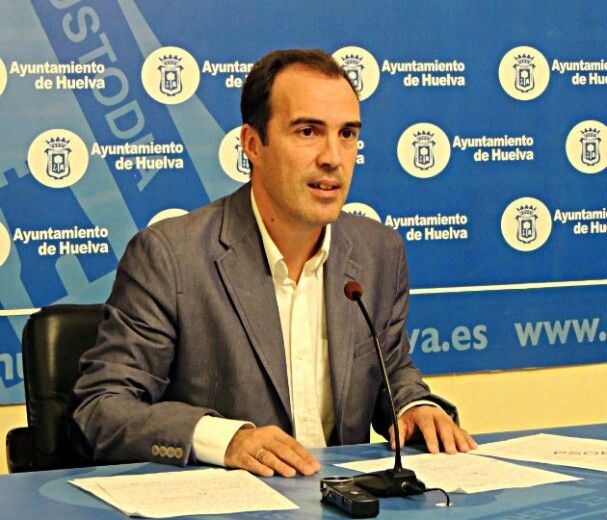 El PSOE cifra en 44 millones los intereses de demora y bancarios 'que pagamos los onubenses'