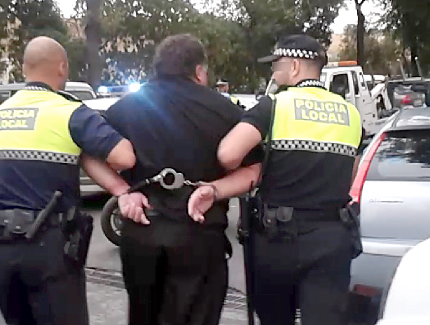 Detenido un cura en La Orden por atentado y resistencia a la autoridad