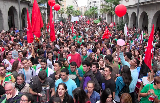 La comunidad educativa se manifiesta en Huelva contra la aprobación de la Lomce