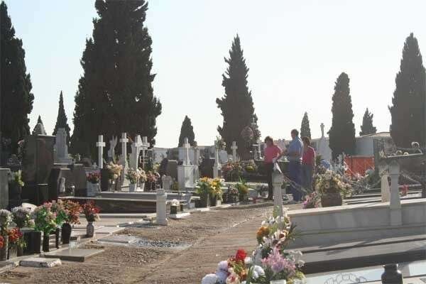 El Día de Todos los Santos habrá autobuses de ida y vuelta al cementerio cada media hora