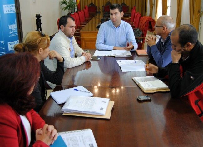 La Mesa por el Empleo de Valverde aprueba un nuevo plan para parados de larga duración de la construcción
