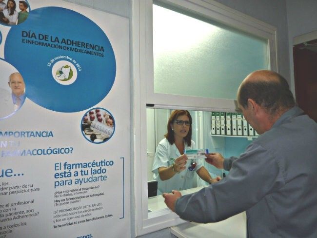 Los hospitales de Huelva se suman al Día de la Adherencia e Información de Medicamentos